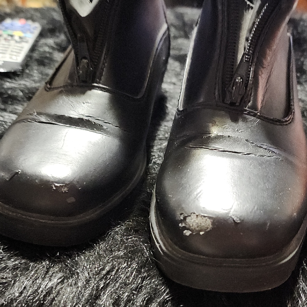 Women's Black Leather Boots Faux Fur Lining.  Size 9. SEE PHOTOS CONDITION!